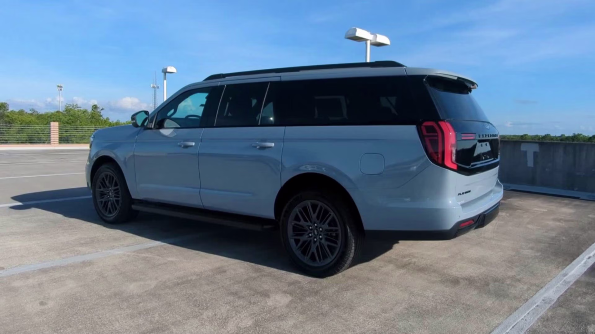 2026 Glacier Gray Metallic Tri-Coat Ford Expedition Max Platinum 4X4 SUV