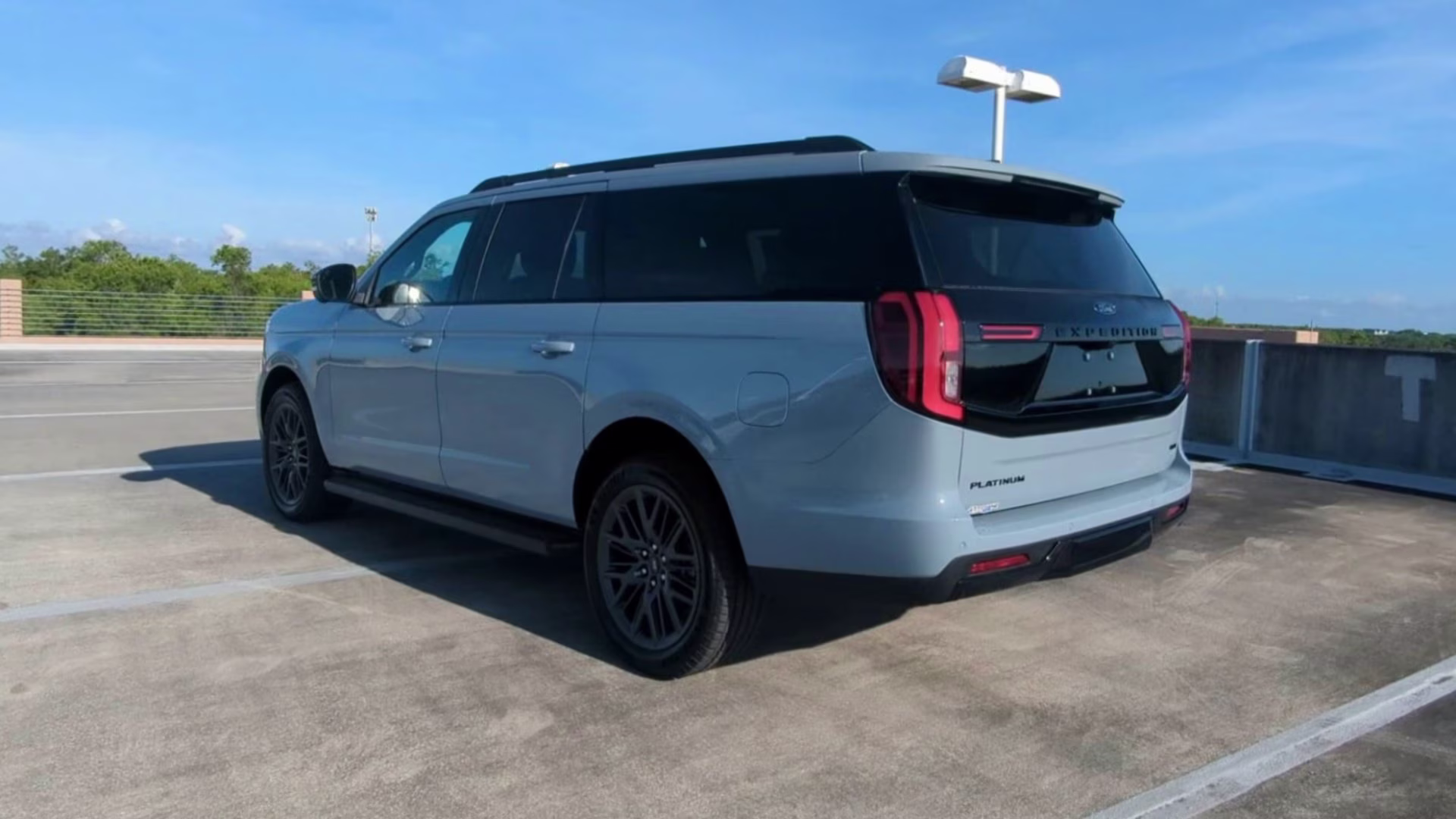 2026 Glacier Gray Metallic Tri-Coat Ford Expedition Max Platinum 4X4 SUV