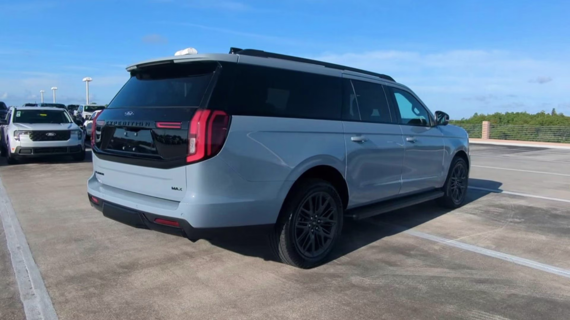 2026 Glacier Gray Metallic Tri-Coat Ford Expedition Max Platinum 4X4 SUV