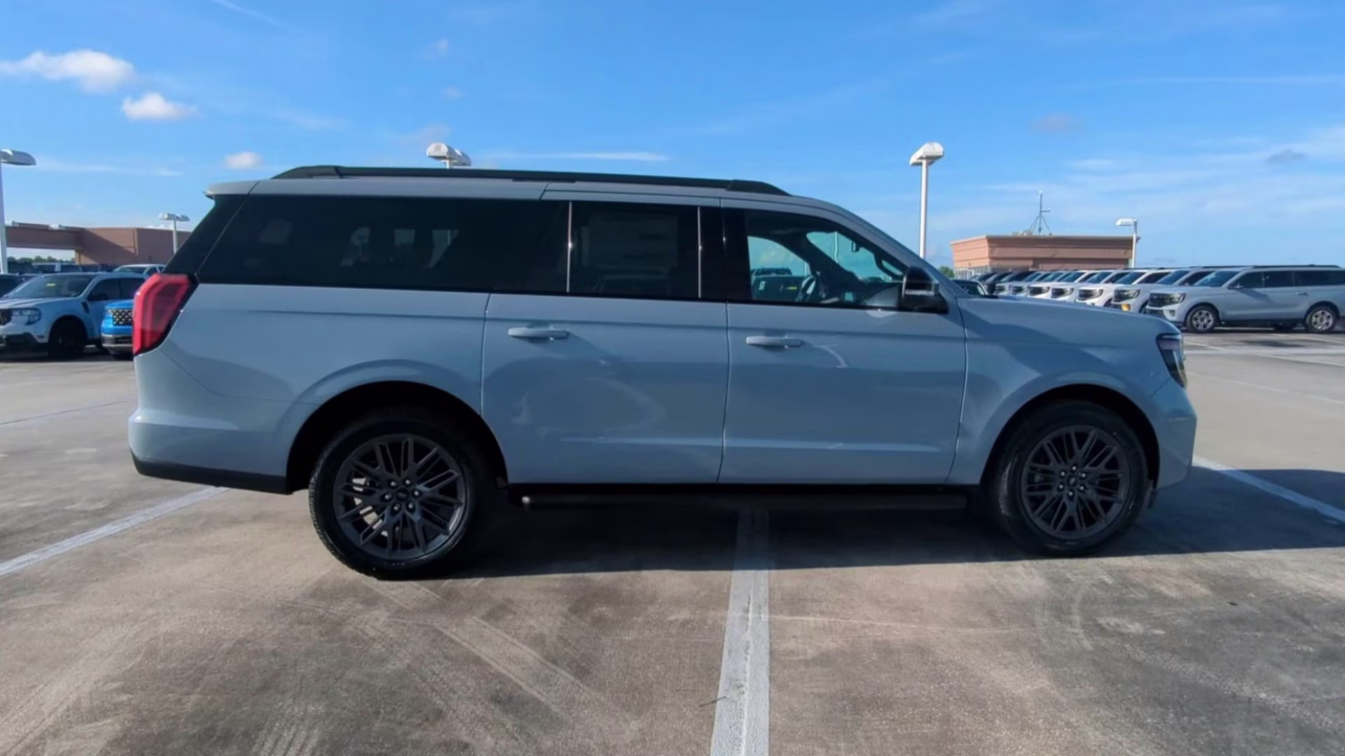 2026 Glacier Gray Metallic Tri-Coat Ford Expedition Max Platinum 4X4 SUV
