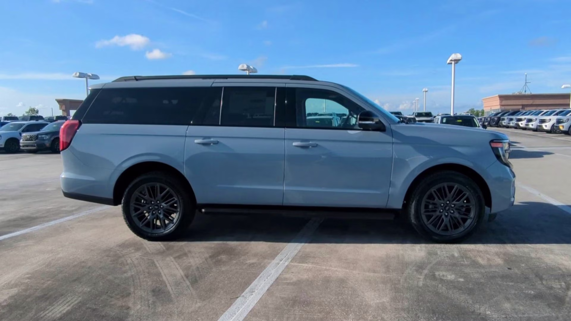2026 Glacier Gray Metallic Tri-Coat Ford Expedition Max Platinum 4X4 SUV