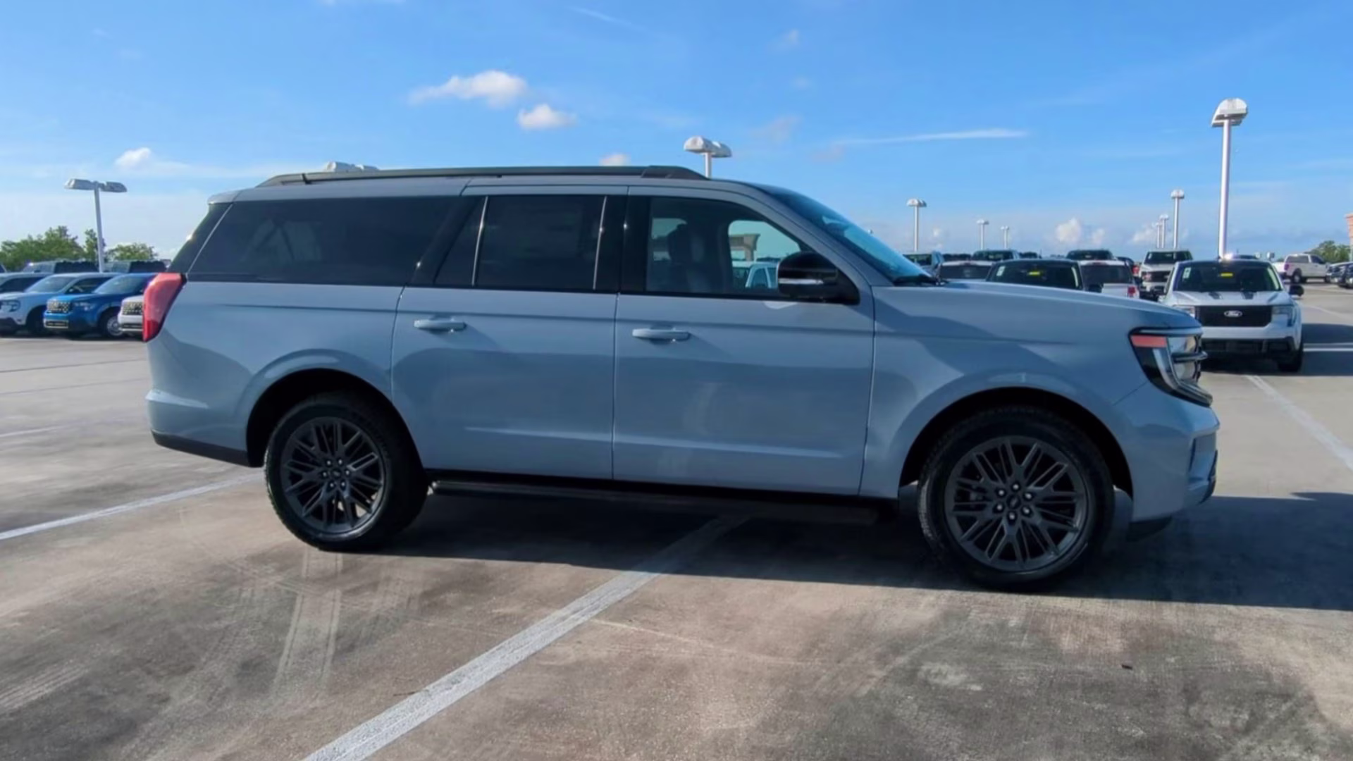 2026 Glacier Gray Metallic Tri-Coat Ford Expedition Max Platinum 4X4 SUV