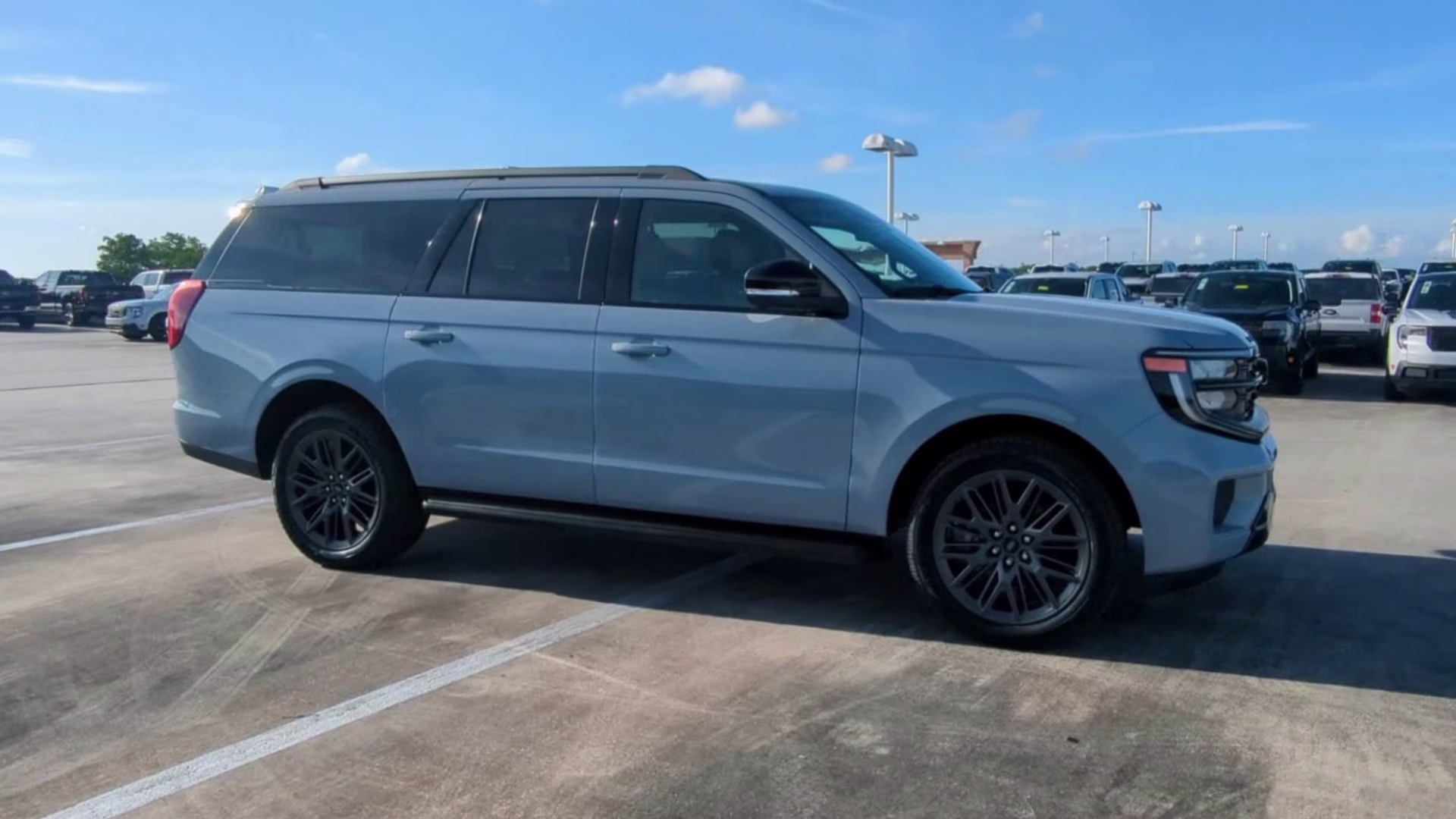 2026 Glacier Gray Metallic Tri-Coat Ford Expedition Max Platinum 4X4 SUV