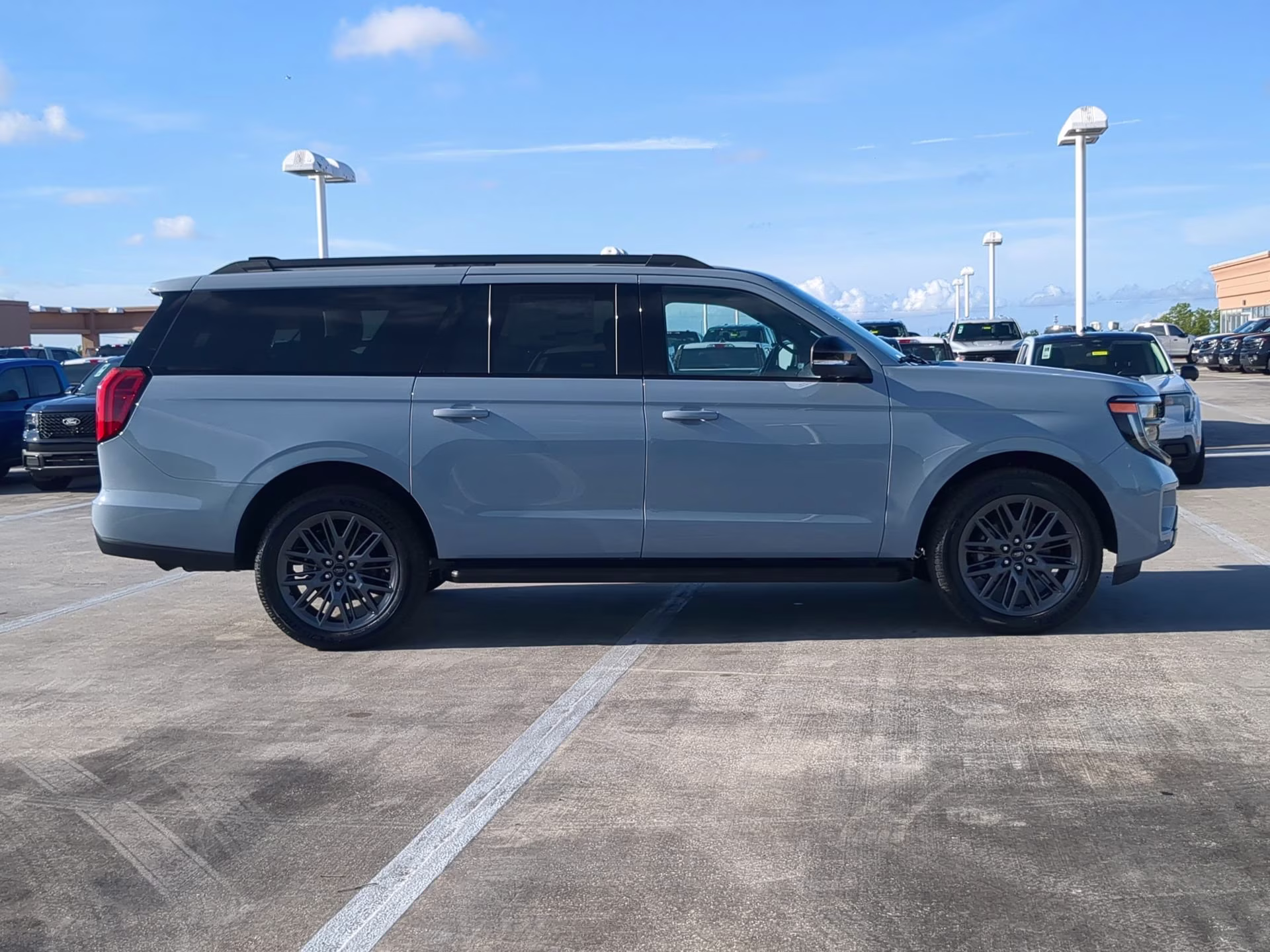 2026 Glacier Gray Metallic Tri-Coat Ford Expedition Max Platinum 4X4 SUV