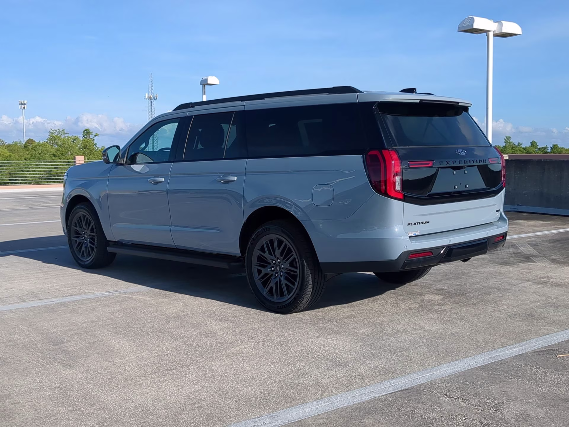 2026 Glacier Gray Metallic Tri-Coat Ford Expedition Max Platinum 4X4 SUV