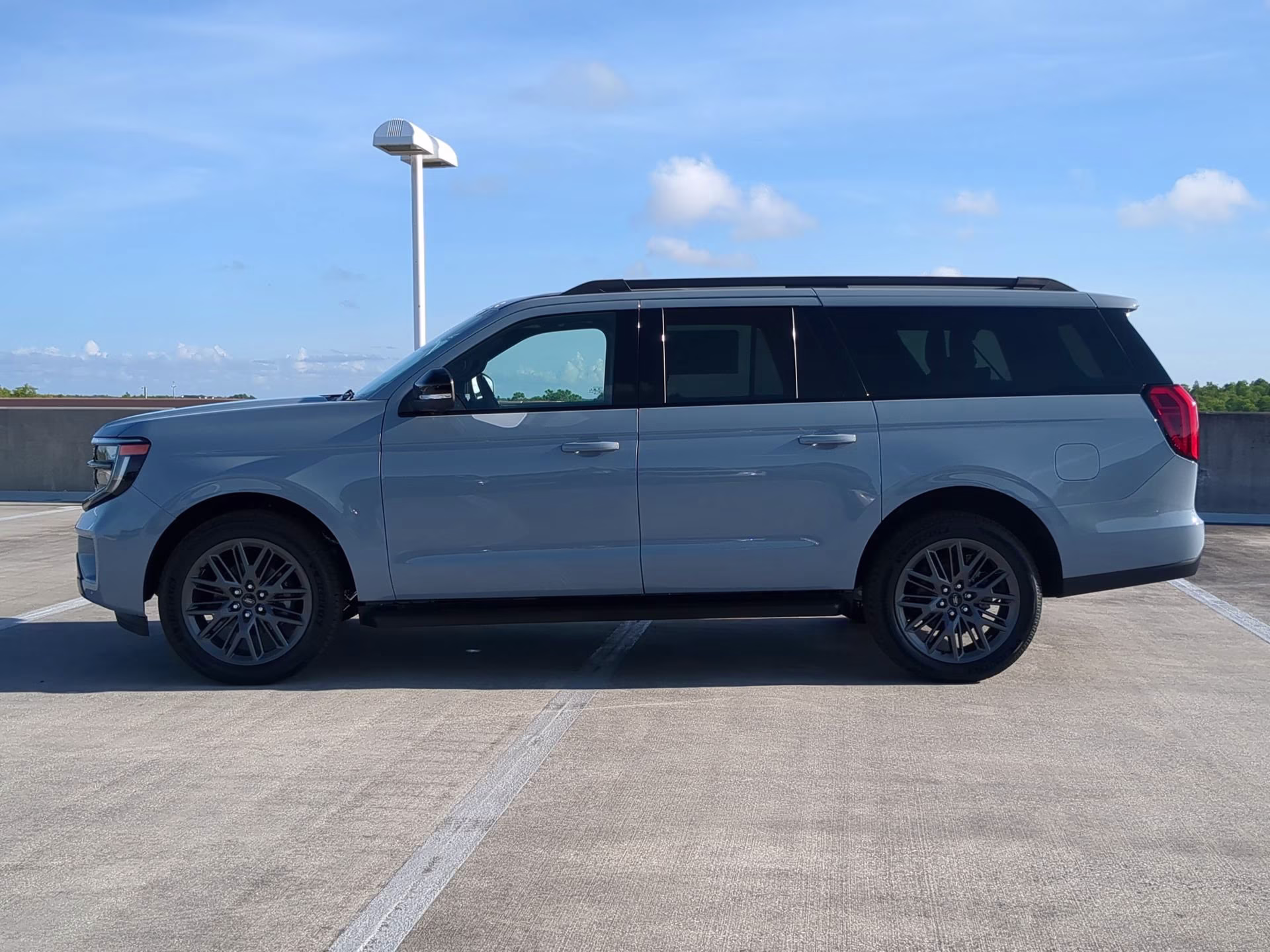2026 Glacier Gray Metallic Tri-Coat Ford Expedition Max Platinum 4X4 SUV