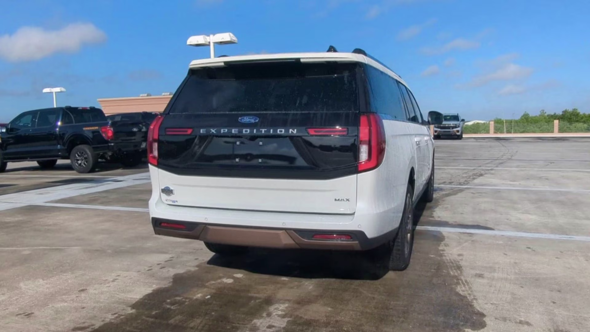2026 Star White Metallic Tri-Coat Ford Expedition Max King Ranch 4X4 SUV