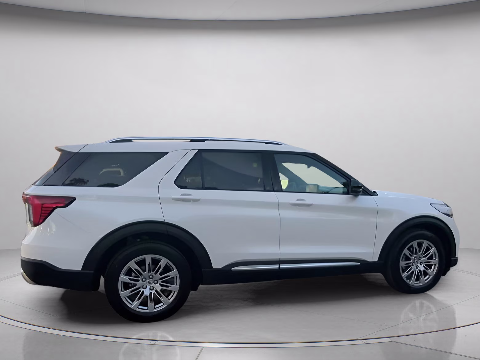 2026 Star White Metallic Tri-Coat Ford Explorer Platinum RWD SUV