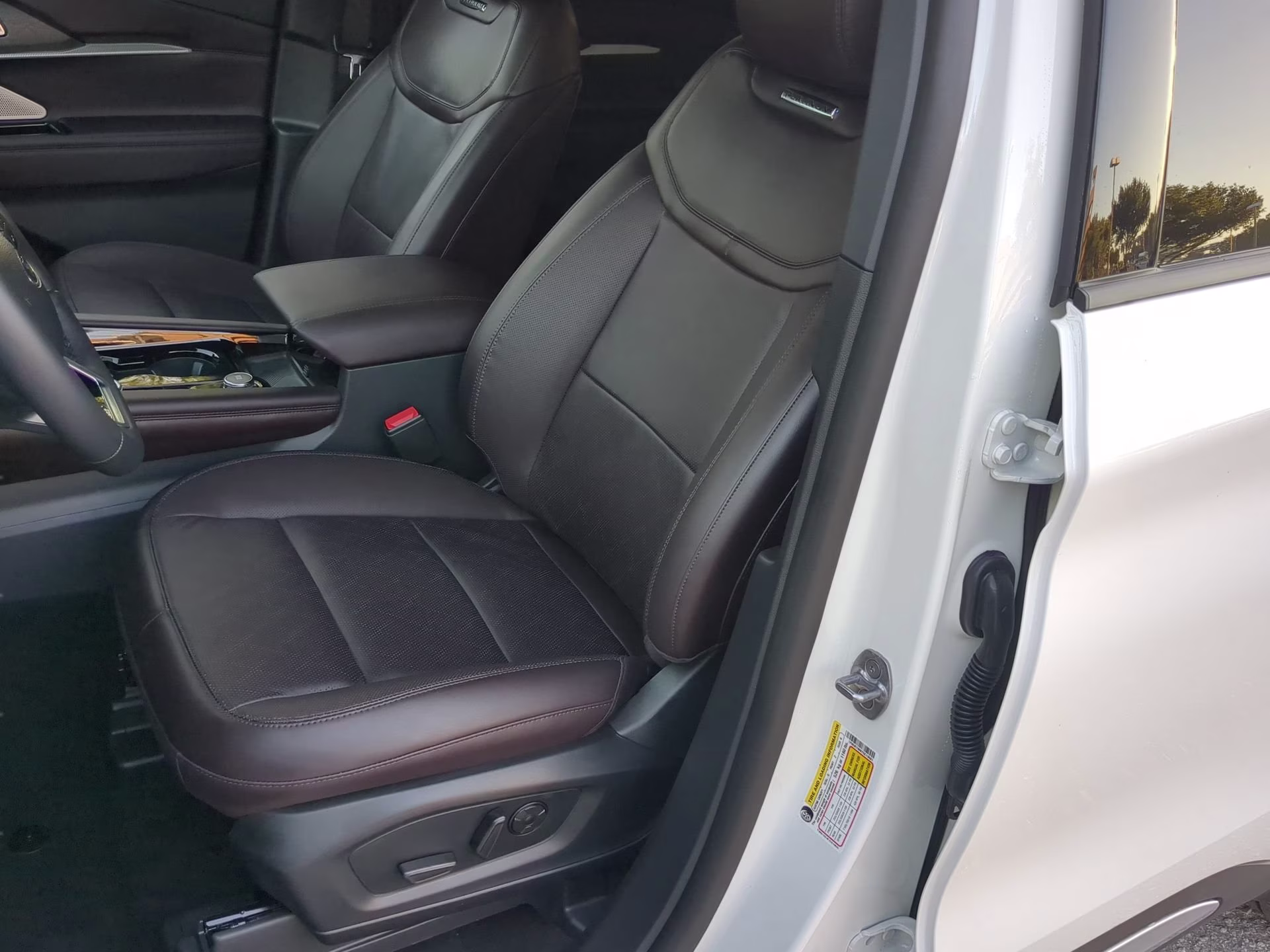2026 Star White Metallic Tri-Coat Ford Explorer Platinum RWD SUV