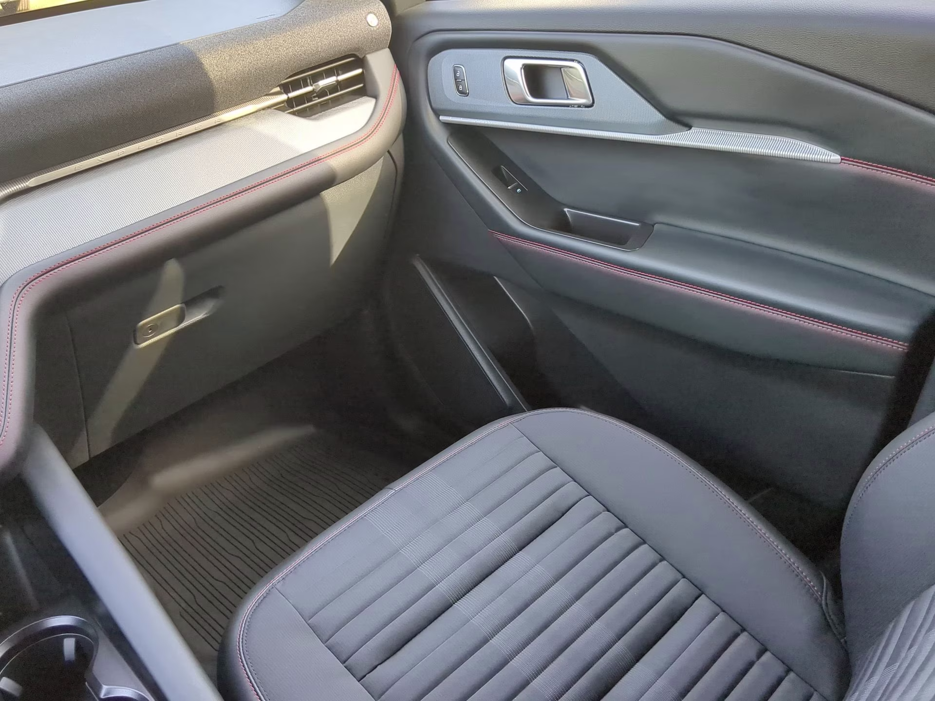 2026 Agate Black Metallic Ford Explorer ST-Line RWD SUV