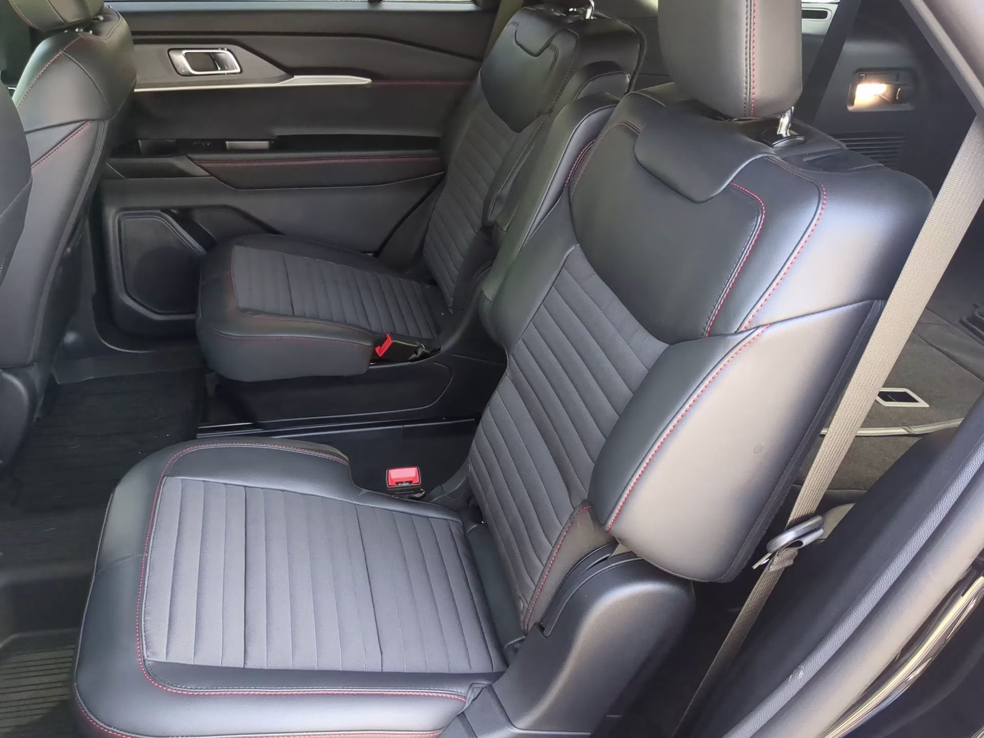 2026 Agate Black Metallic Ford Explorer ST-Line RWD SUV