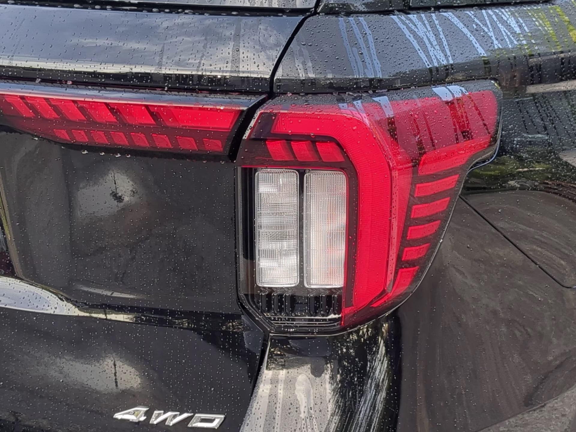 2026 Agate Black Metallic Ford Explorer Platinum 4X4 SUV