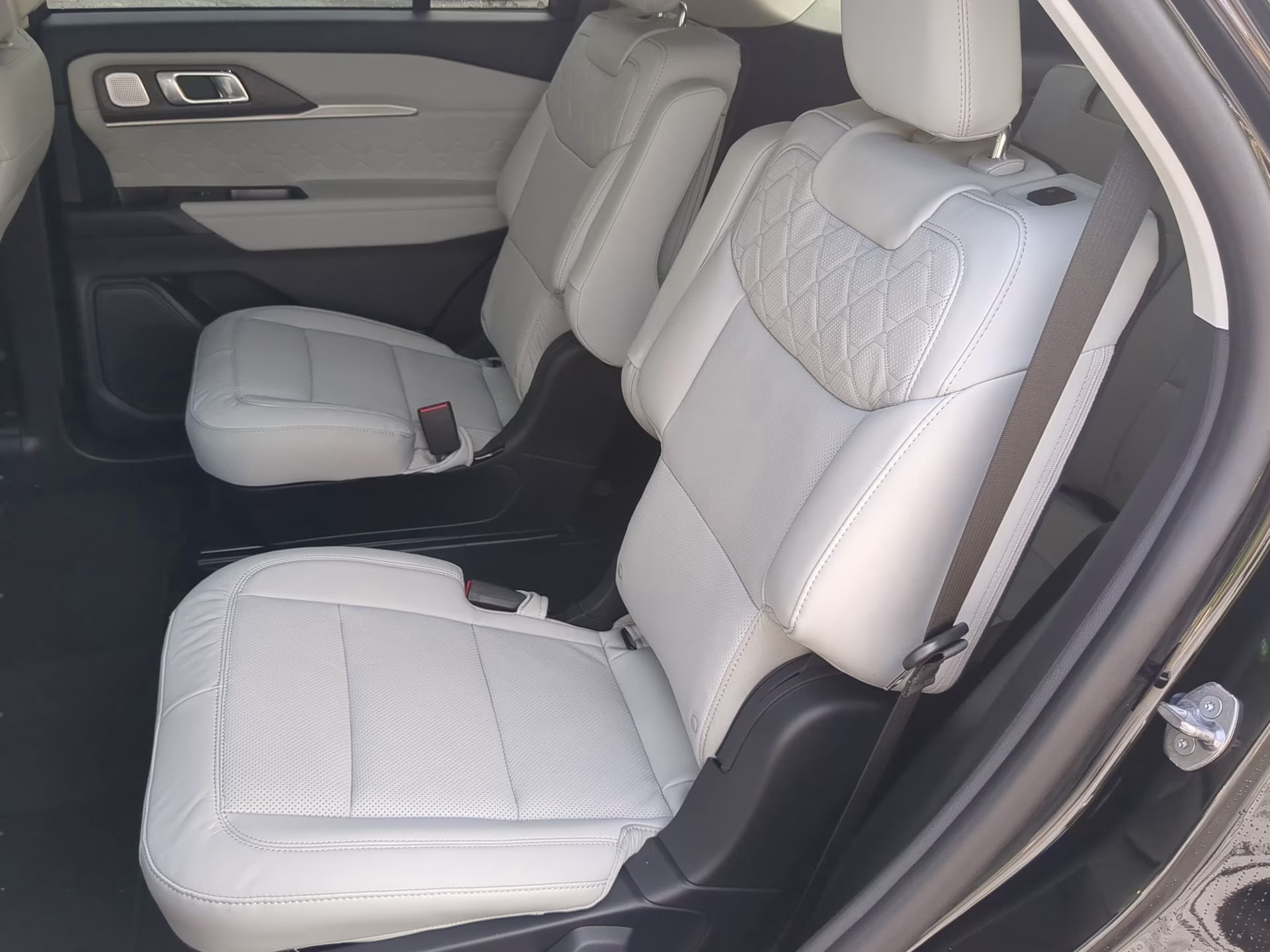 2026 Agate Black Metallic Ford Explorer Platinum 4X4 SUV