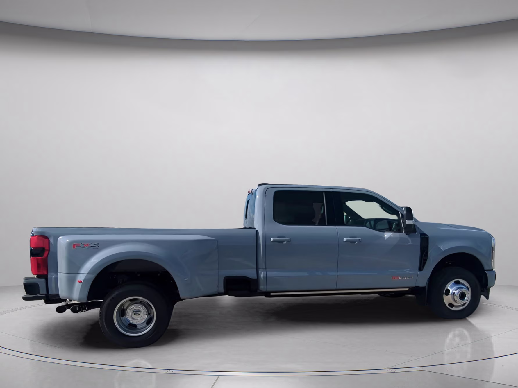 2026 Glacier Gray Metallic Tricoat Ford Super Duty F-350 DRW Platinum Crew Cab Pickup 4X4 Truck