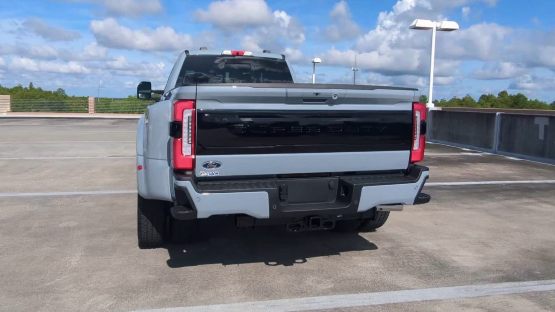 2026 Glacier Gray Metallic Tricoat Ford Super Duty F-350 DRW Platinum Crew Cab Pickup 4X4 Truck