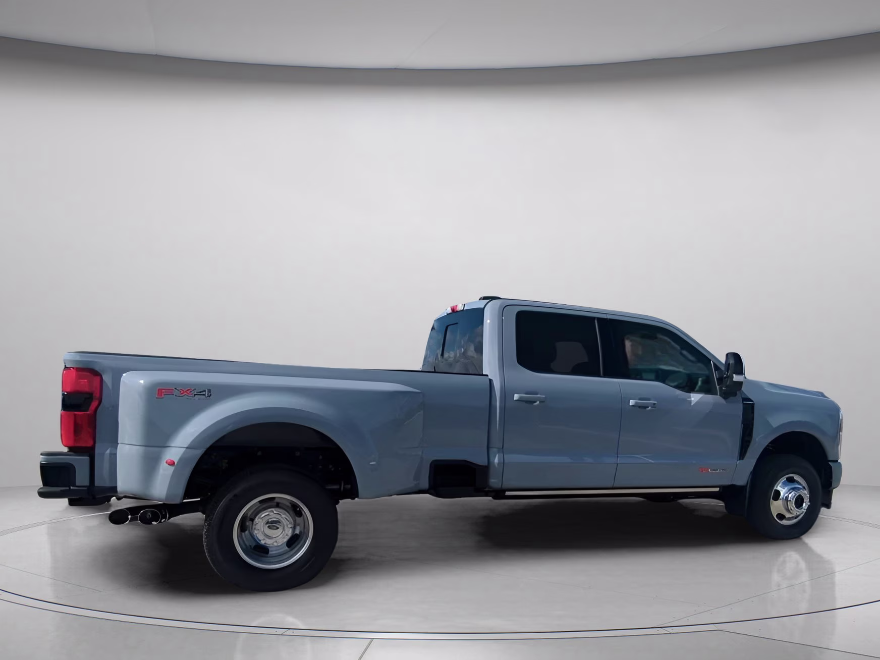 2026 Glacier Gray Metallic Tricoat Ford Super Duty F-350 DRW Platinum Crew Cab Pickup 4X4 Truck