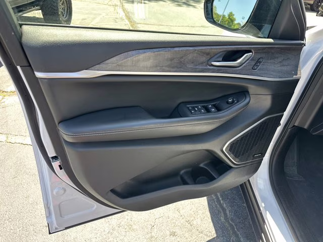 2024 Bright White Clearcoat Jeep Grand Cherokee Limited 4X4 SUV