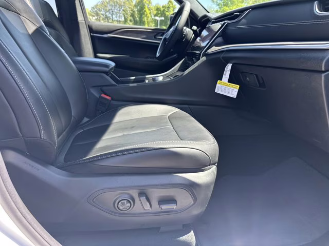 2024 Bright White Clearcoat Jeep Grand Cherokee Limited 4X4 SUV