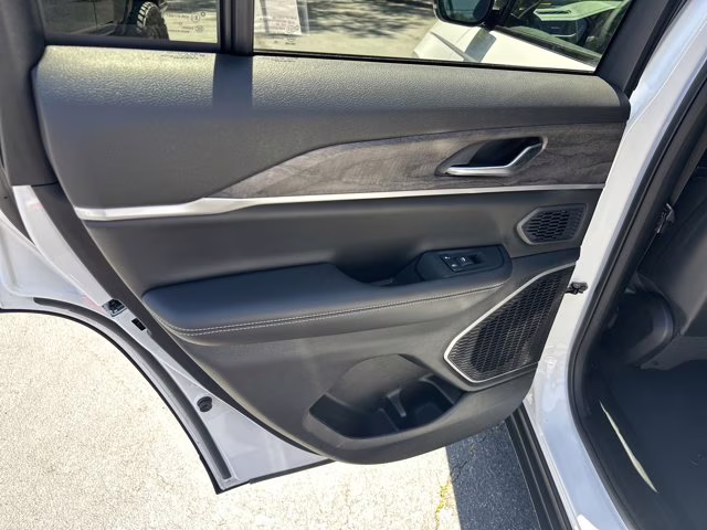 2024 Bright White Clearcoat Jeep Grand Cherokee Limited 4X4 SUV