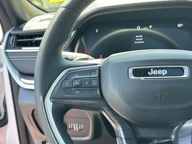 2024 Bright White Clearcoat Jeep Grand Cherokee Limited 4X4 SUV