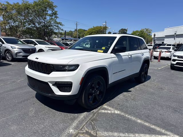 2024 Bright White Clearcoat Jeep Grand Cherokee Limited 4X4 SUV