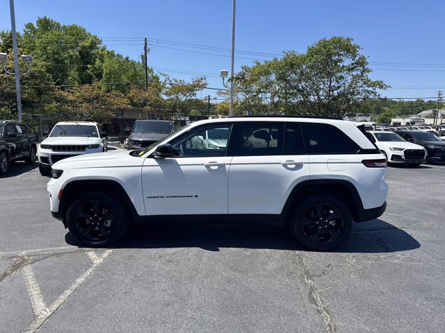 2024 Bright White Clearcoat Jeep Grand Cherokee Limited 4X4 SUV