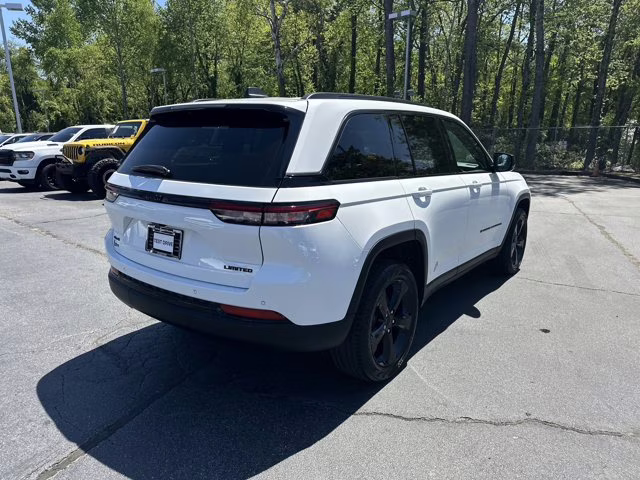 2024 Bright White Clearcoat Jeep Grand Cherokee Limited 4X4 SUV