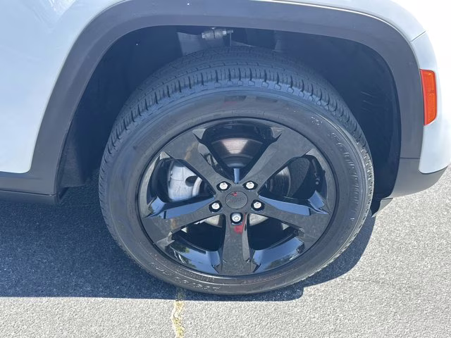 2024 Bright White Clearcoat Jeep Grand Cherokee Limited 4X4 SUV