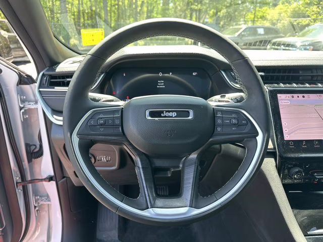 2024 Bright White Clearcoat Jeep Grand Cherokee Limited 4X4 SUV
