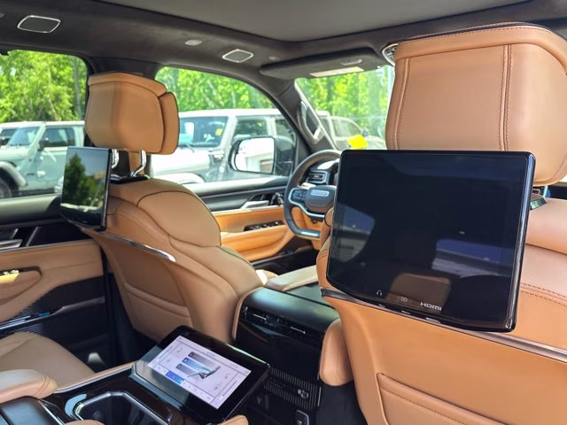 2025 Baltic Gray Metallic Clearcoat Jeep Grand Wagoneer Series III Obsidian 4X4 SUV