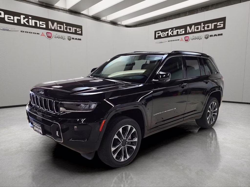 2024 Diamond Black Crystal Pearlcoat Jeep Grand Cherokee Overland 4X4 SUV