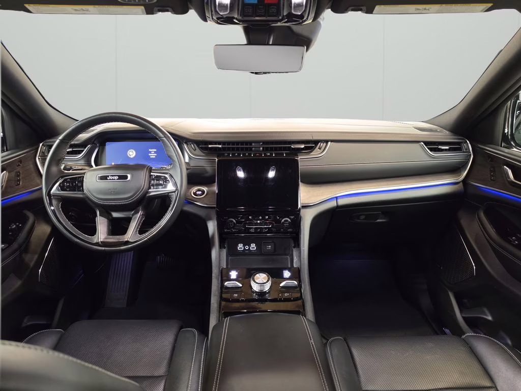 2024 Diamond Black Crystal Pearlcoat Jeep Grand Cherokee Overland 4X4 SUV