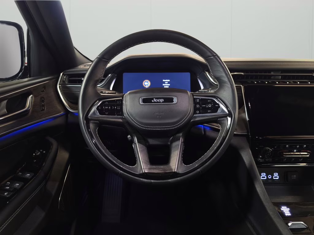 2024 Diamond Black Crystal Pearlcoat Jeep Grand Cherokee Overland 4X4 SUV