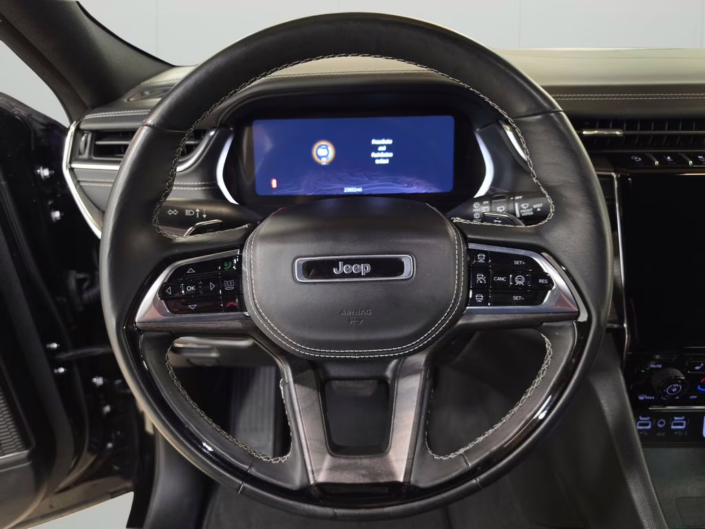 2024 Diamond Black Crystal Pearlcoat Jeep Grand Cherokee Overland 4X4 SUV