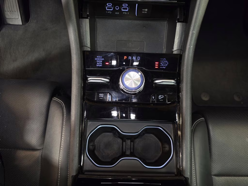 2024 Diamond Black Crystal Pearlcoat Jeep Grand Cherokee Overland 4X4 SUV