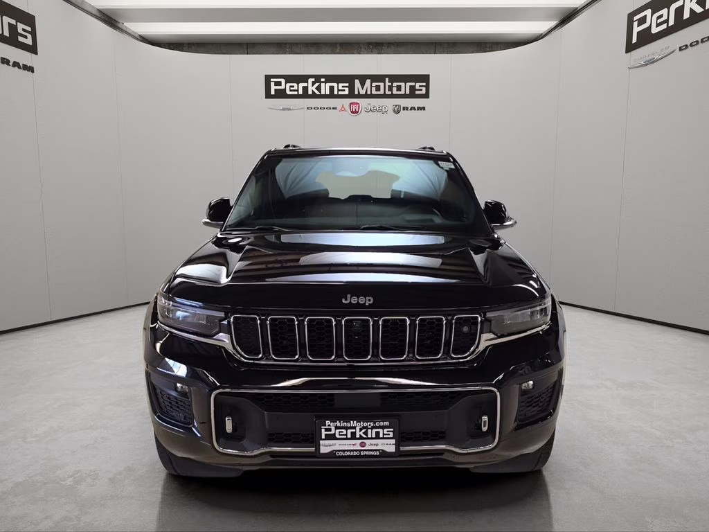 2024 Diamond Black Crystal Pearlcoat Jeep Grand Cherokee Overland 4X4 SUV