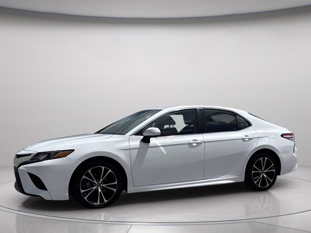 2020 Super White Toyota Camry SE FWD Sedan