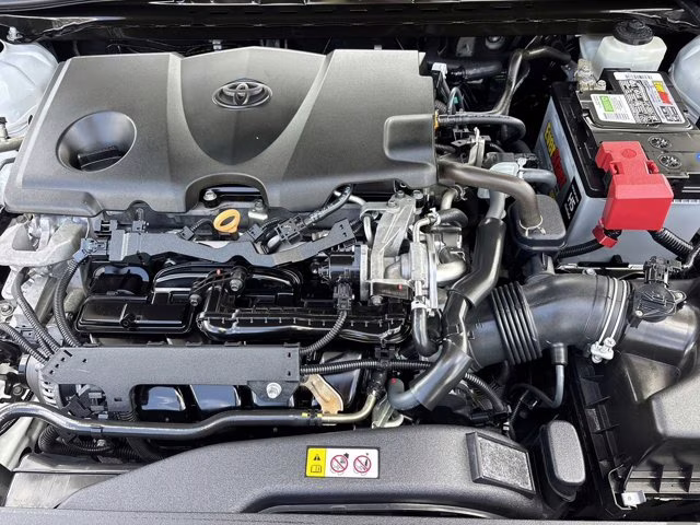 2020 Super White Toyota Camry SE FWD Sedan