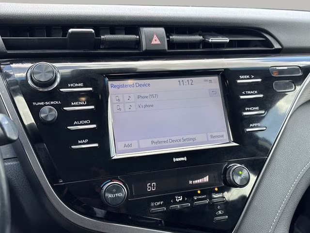 2020 Super White Toyota Camry SE FWD Sedan