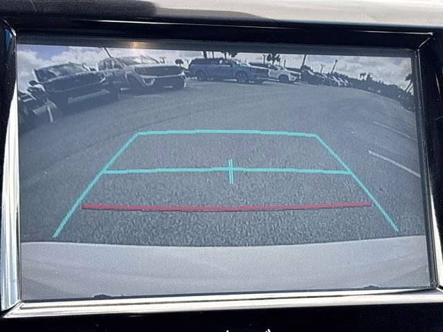 2020 Super White Toyota Camry SE FWD Sedan