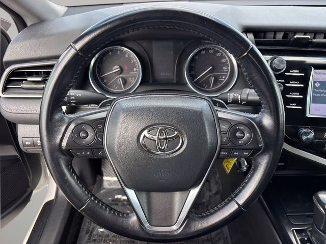 2020 Super White Toyota Camry SE FWD Sedan