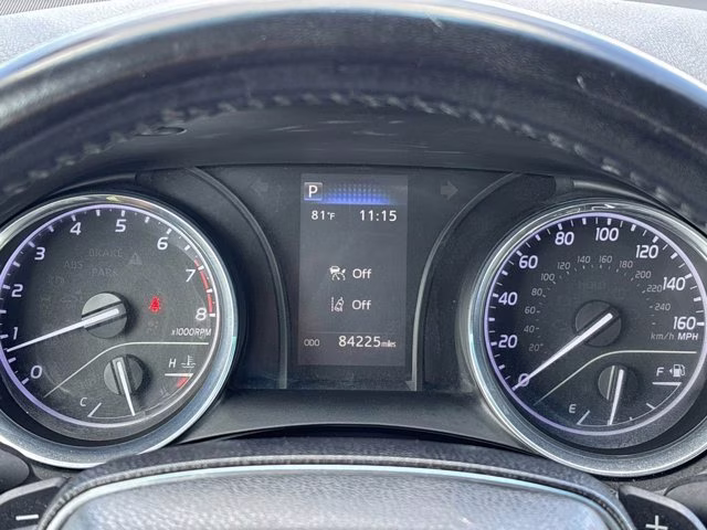 2020 Super White Toyota Camry SE FWD Sedan