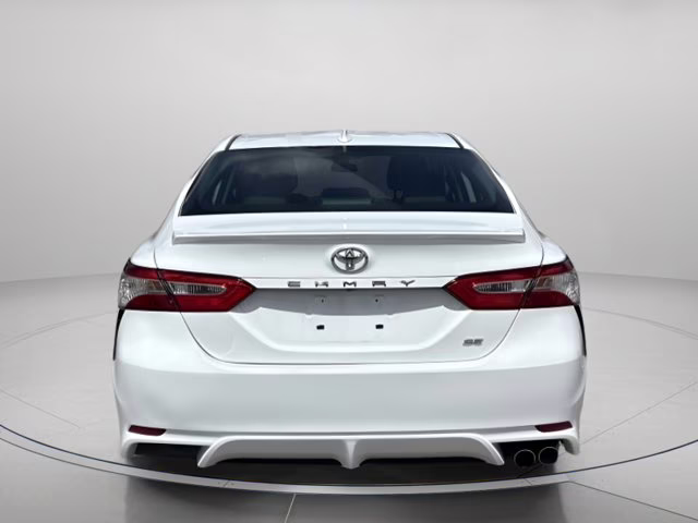 2020 Super White Toyota Camry SE FWD Sedan