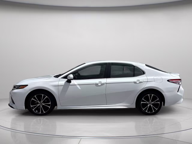 2020 Super White Toyota Camry SE FWD Sedan