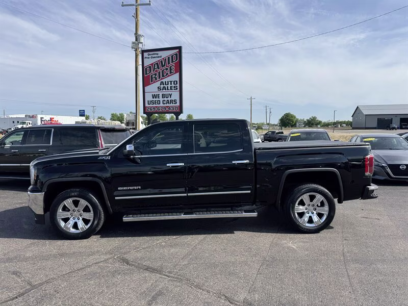 2017 GMC Sierra 4WD Crew Cab Short Box SLT's photo