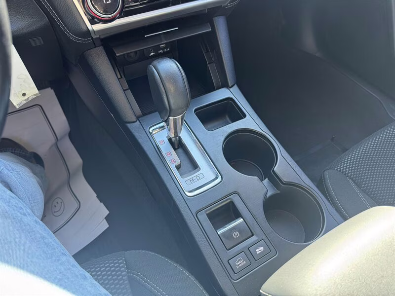 2019 Ice Silver Metallic Subaru Outback 2.5i Premium AWD Crossover