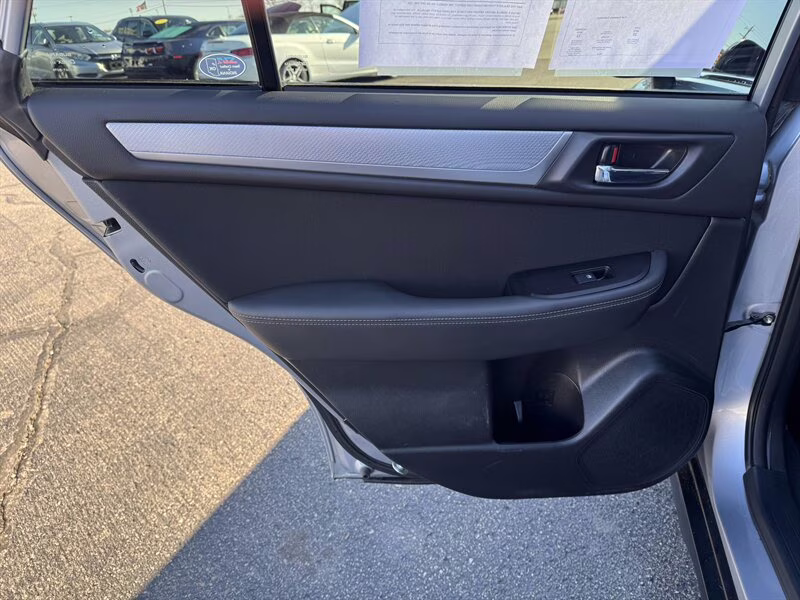 2019 Ice Silver Metallic Subaru Outback 2.5i Premium AWD Crossover