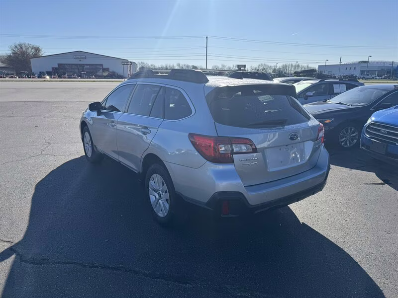 2019 Ice Silver Metallic Subaru Outback 2.5i Premium AWD Crossover