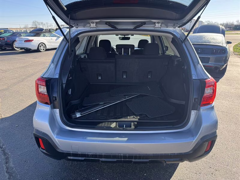 2019 Ice Silver Metallic Subaru Outback 2.5i Premium AWD Crossover
