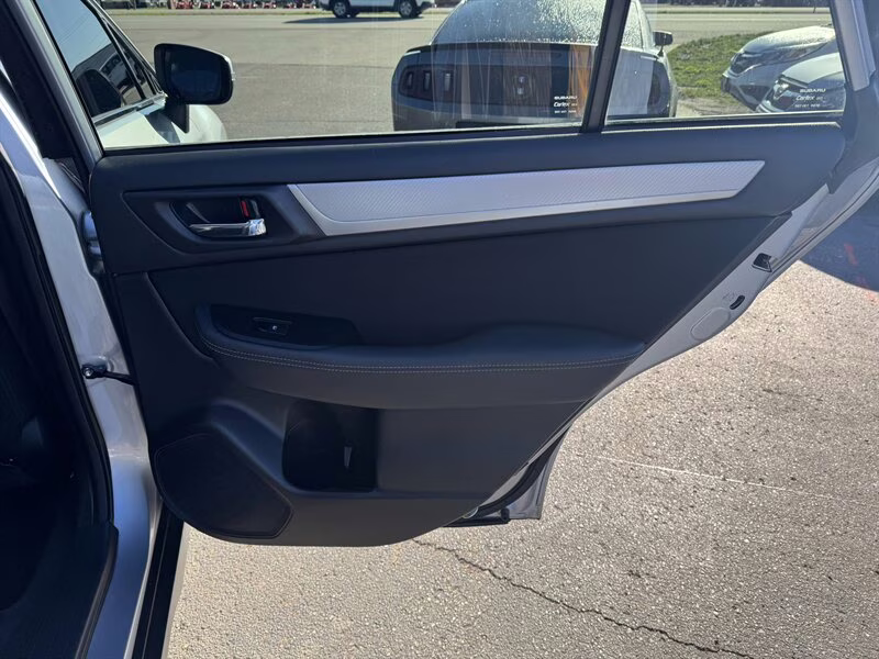2019 Ice Silver Metallic Subaru Outback 2.5i Premium AWD Crossover